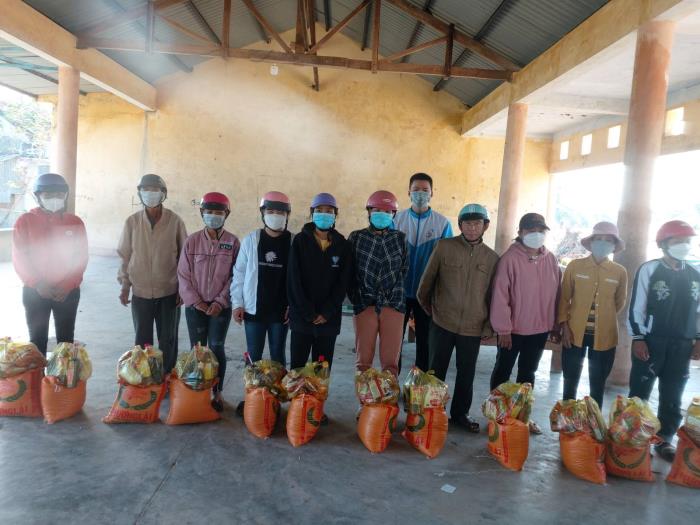 Trao quà Tết cho người dân ở xã Xuân Quang 1, huyện Đồng Xuân, tỉnh Phú Yên (ngày 28/01/2022)